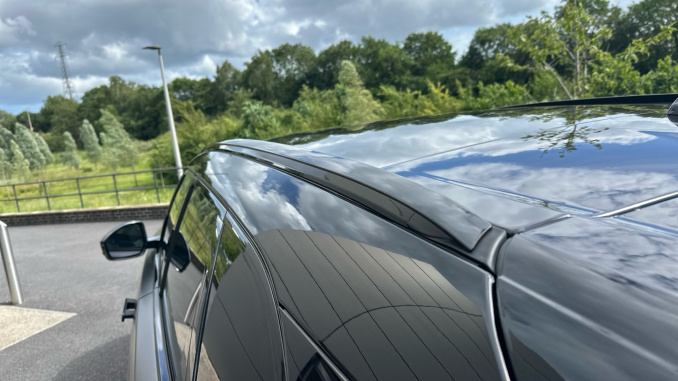 Land Rover Range Rover Velar 3.0 D300 MHEV Belgravia Edition Satin 5dr Auto Diesel Estate - Image 30
